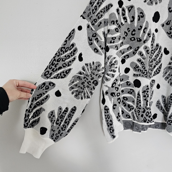 Fate mock neck sweater cheetah monstera plant print gray black white size large - Picture 7 of 7